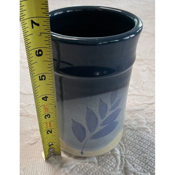 Pottery Vase Utensils Leaf Motif in Blues 6.5" Tall Clay Floral Signed TR? - Picture 8 of 12